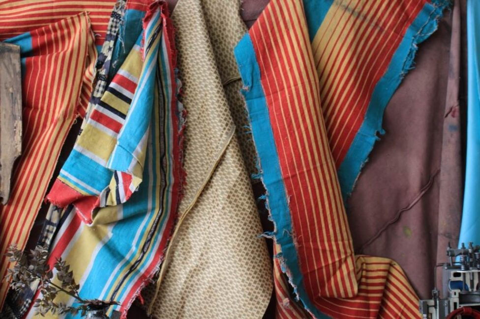 chusty wiązane na głowie